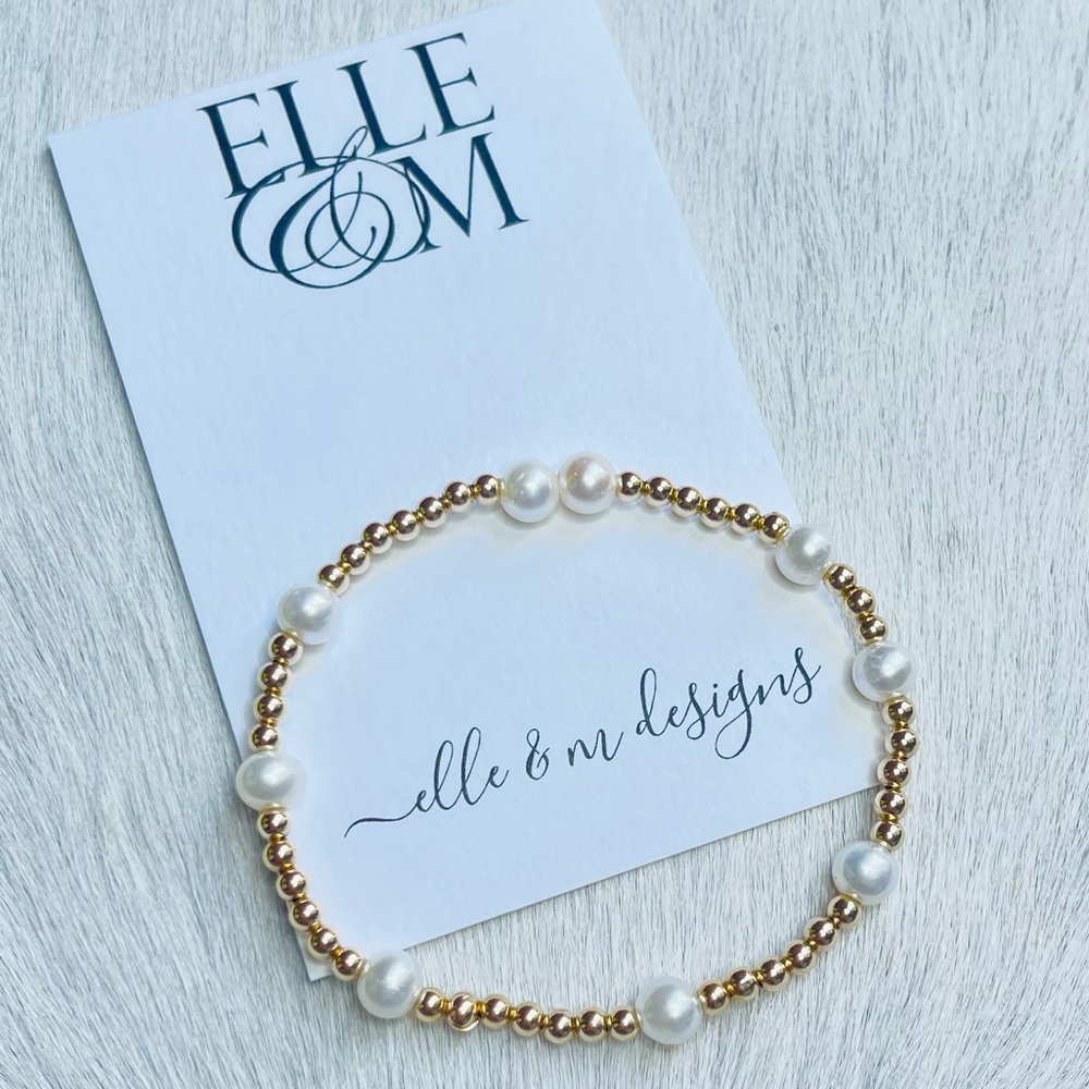 Gold Filled 3mm bracelet with 6mm scattered Pearls. 💦 Waterproof Stretch 6.5”